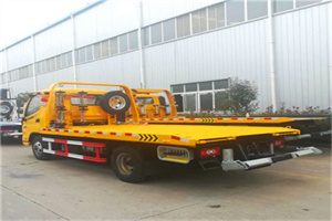 月湖附近拖车救援搭电